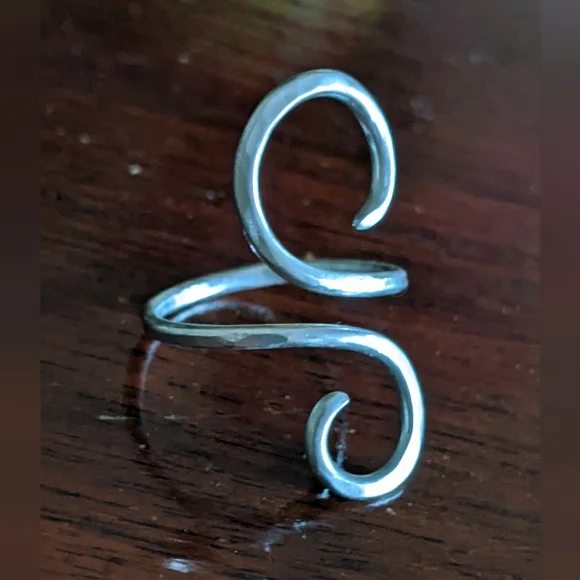 Artisan Sterling Silver Spiral Ring - Picture 15 of 15